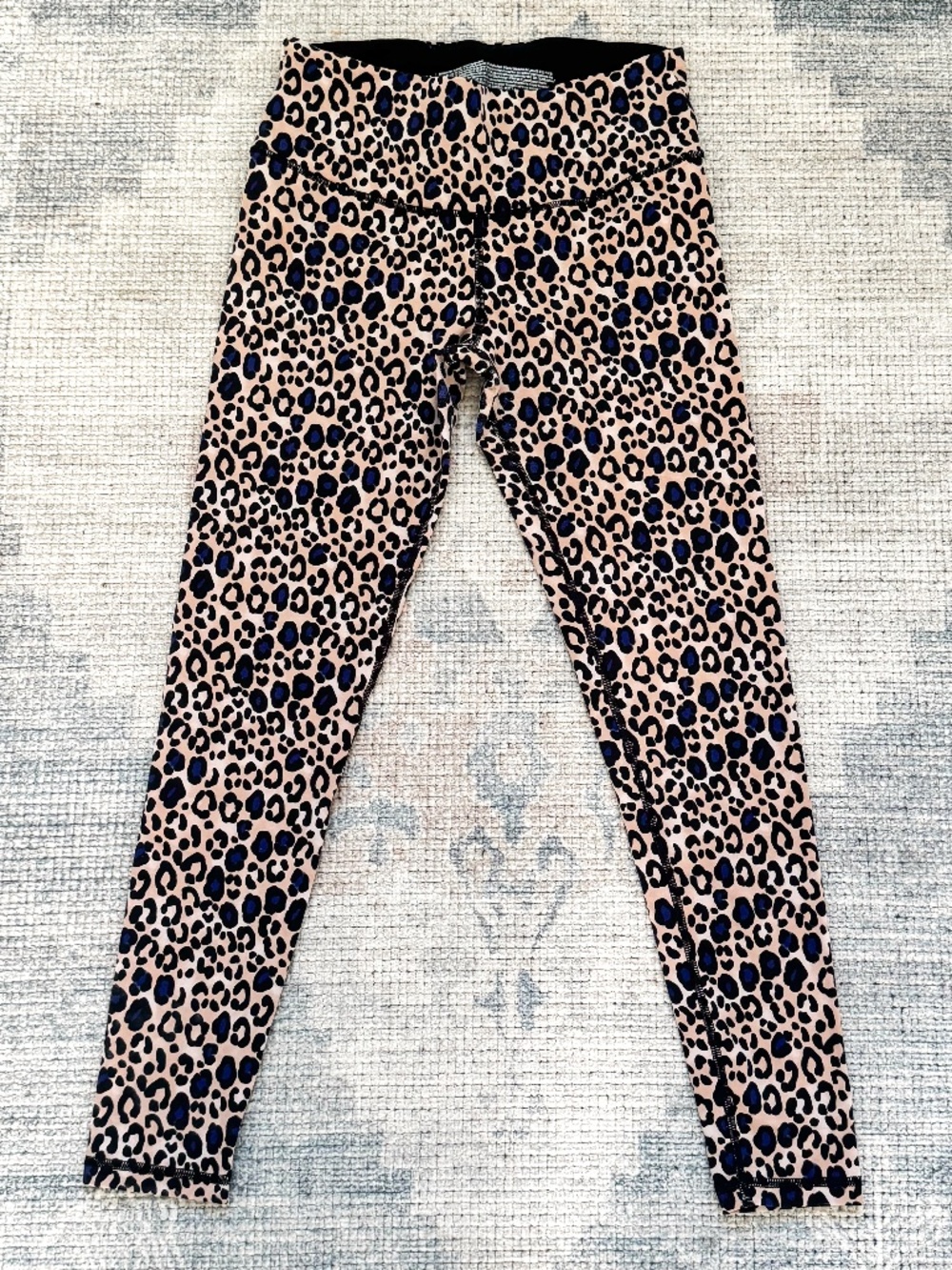 Victoria’s Secret Sport Knockout Leopard Print Leggings Size Medium